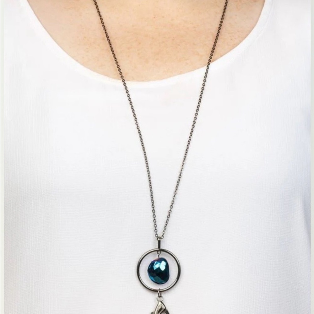 3/$12 Paparazzi Deep Blue Dazzling Pendant Necklace